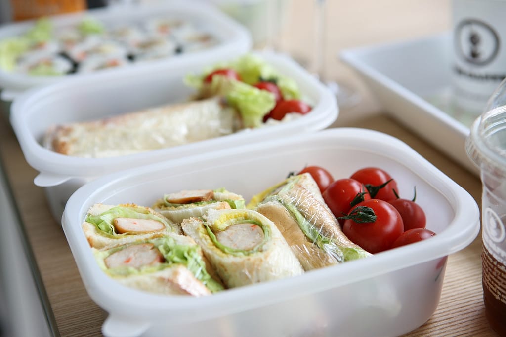 picture of plastic lunch boxes that may contain Melamine & Polyamide