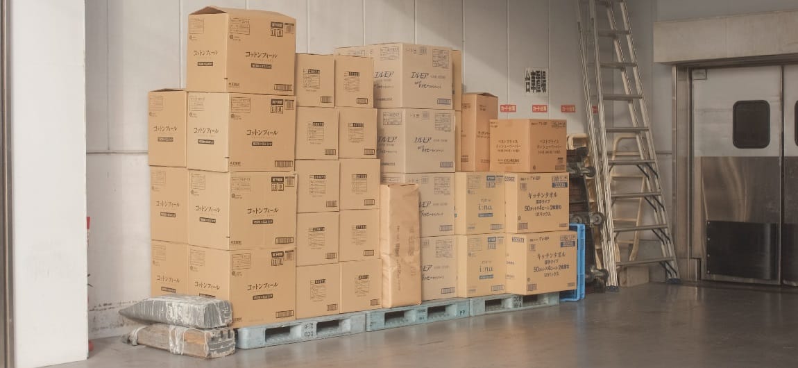 Pallets of goods in a storage warehouse for In this blog, we’ll help clarify things by explaining what LCL shipping is and taking a closer look at the advantages of LCL shipping for small businesses